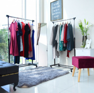 3 Trik Mudah Menggunakan Gantungan Baju untuk Bisnis Butik Rumahan Anda